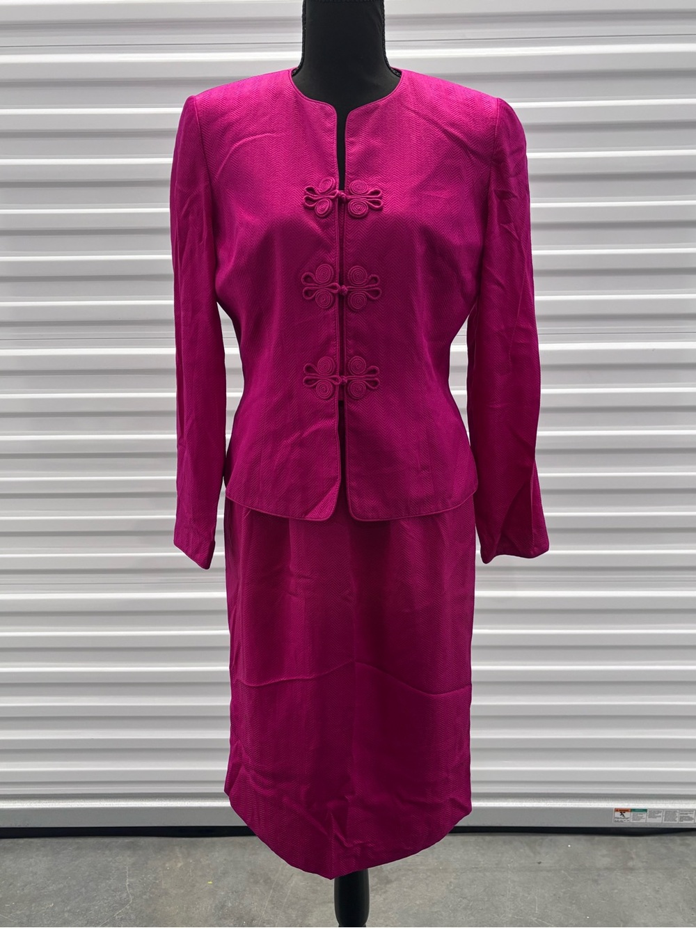 Adrianna Papell Vintage 100% Silk Skirt Suit 6 Pink Magenta Chevron Frog Closure